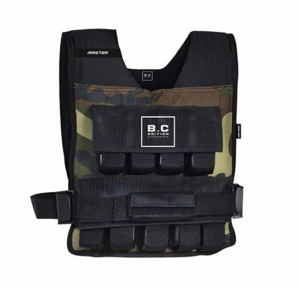 Vektvest test - mann med vektvest under styrketrening