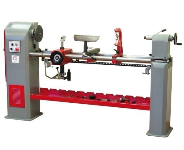 Tredreiebenk test - tredreiebenk med dreiemeisel som former trestykke