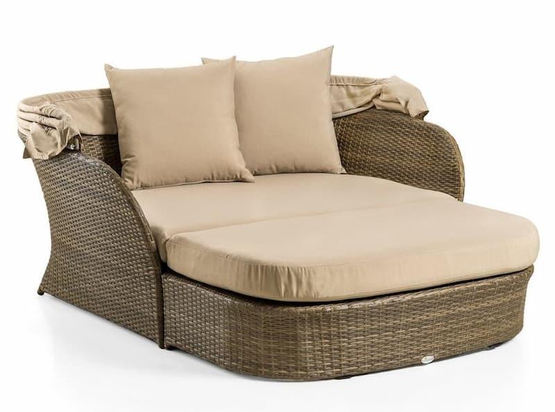 Daybed ute test - komfortabel daybed med puter på terrasse