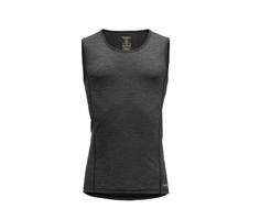 Ull singlet herre test - mann med merinoull-singlet på løping i naturen