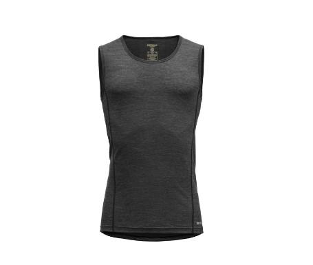 Ull singlet herre test - mann med merinoull-singlet på løping i naturen