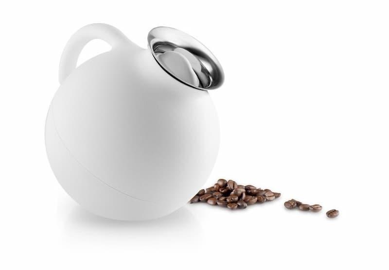 Termokanne test - designer-termokanne i hvitt på kjøkkenbenk