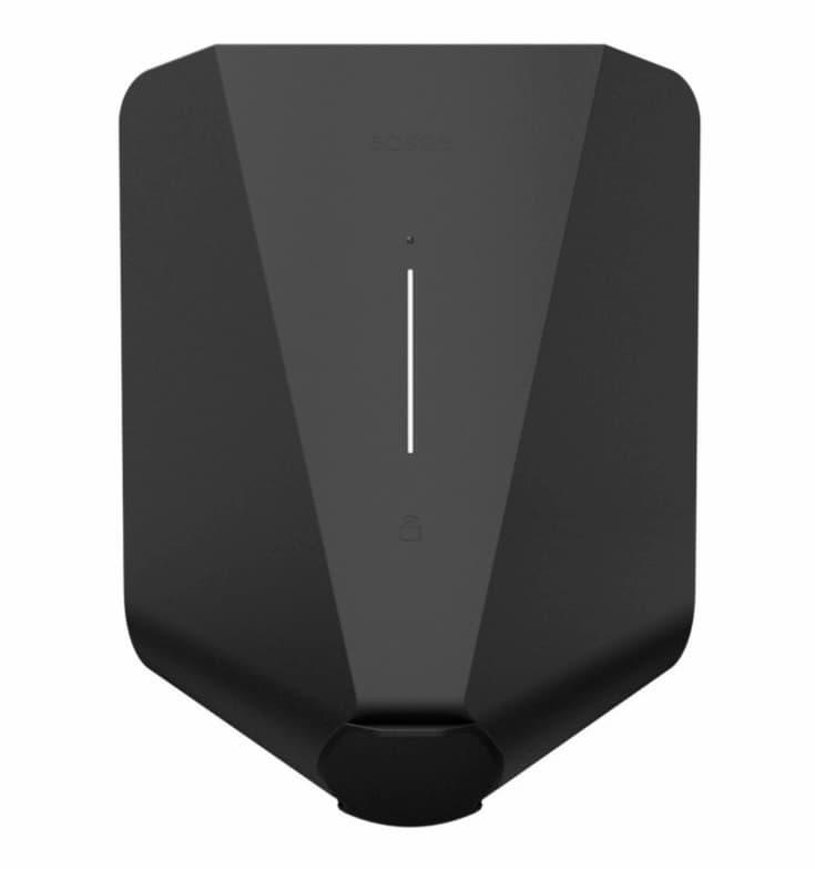 Easee elbillader test - kompakt ladestasjon montert på vegg i garasje