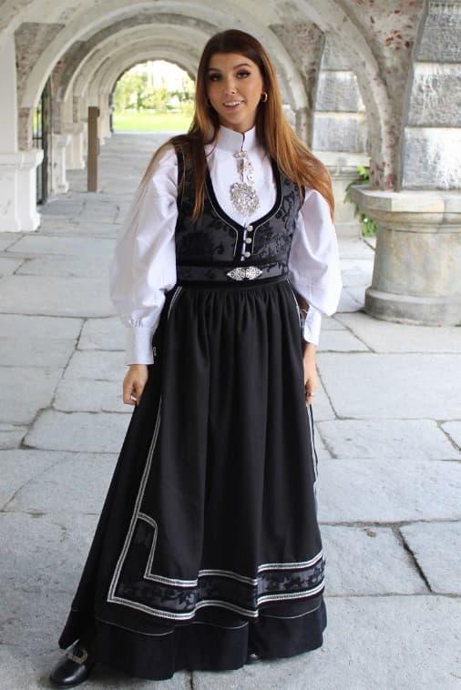 Maud festdrakt