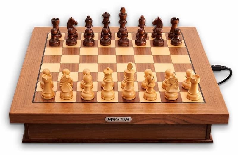 Sjakkbrett test - elektronisk sjakkbrett i tre med brikker
