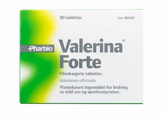 Valerianarot test - valerianarot-tabletter og tørkede rotstykker på bord