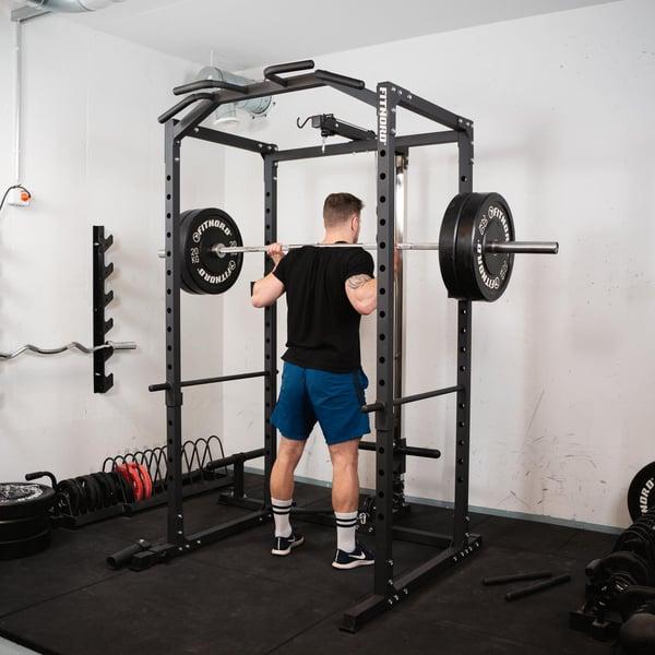 FitNord Power Rack 500 med øvre og nedre dragstasjon