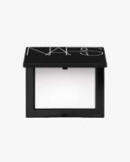NARS Light Reflecting Pressed Setting Powder – kompakt settingpudder som ikke matter helt ned