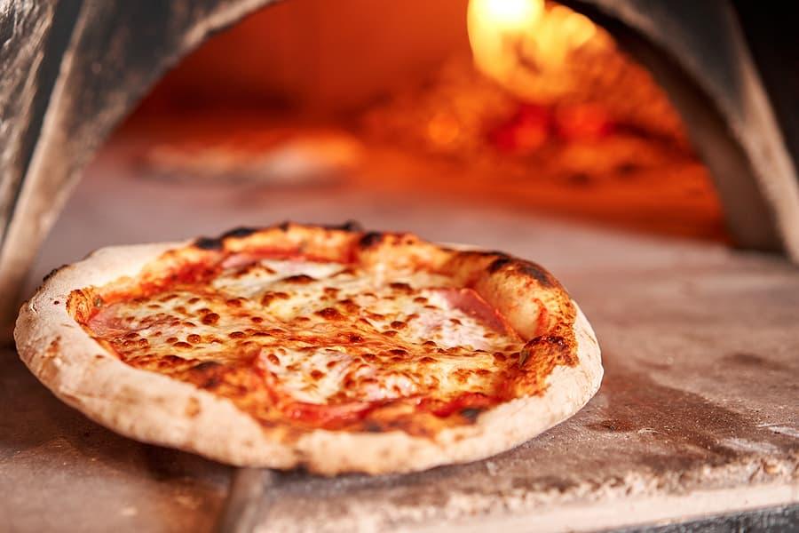 Pizzaovn test - pizzaovn med nystekt pizza