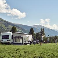 Thule QuickFit fortelt montert på markisen til en campingvogn
